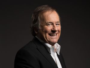 Supporting image for story: Duncan Norvelle hailed as ‘legend’ of variety comedy after his death aged 66