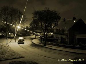 Supporting image for story: Snow lovers brave cold for fun and photographs