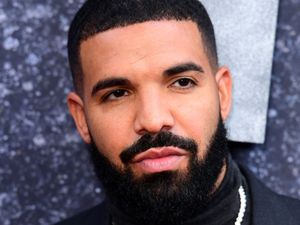 Supporting image for story: Drake postpones show with Lil Wayne after testing positive for Covid-19