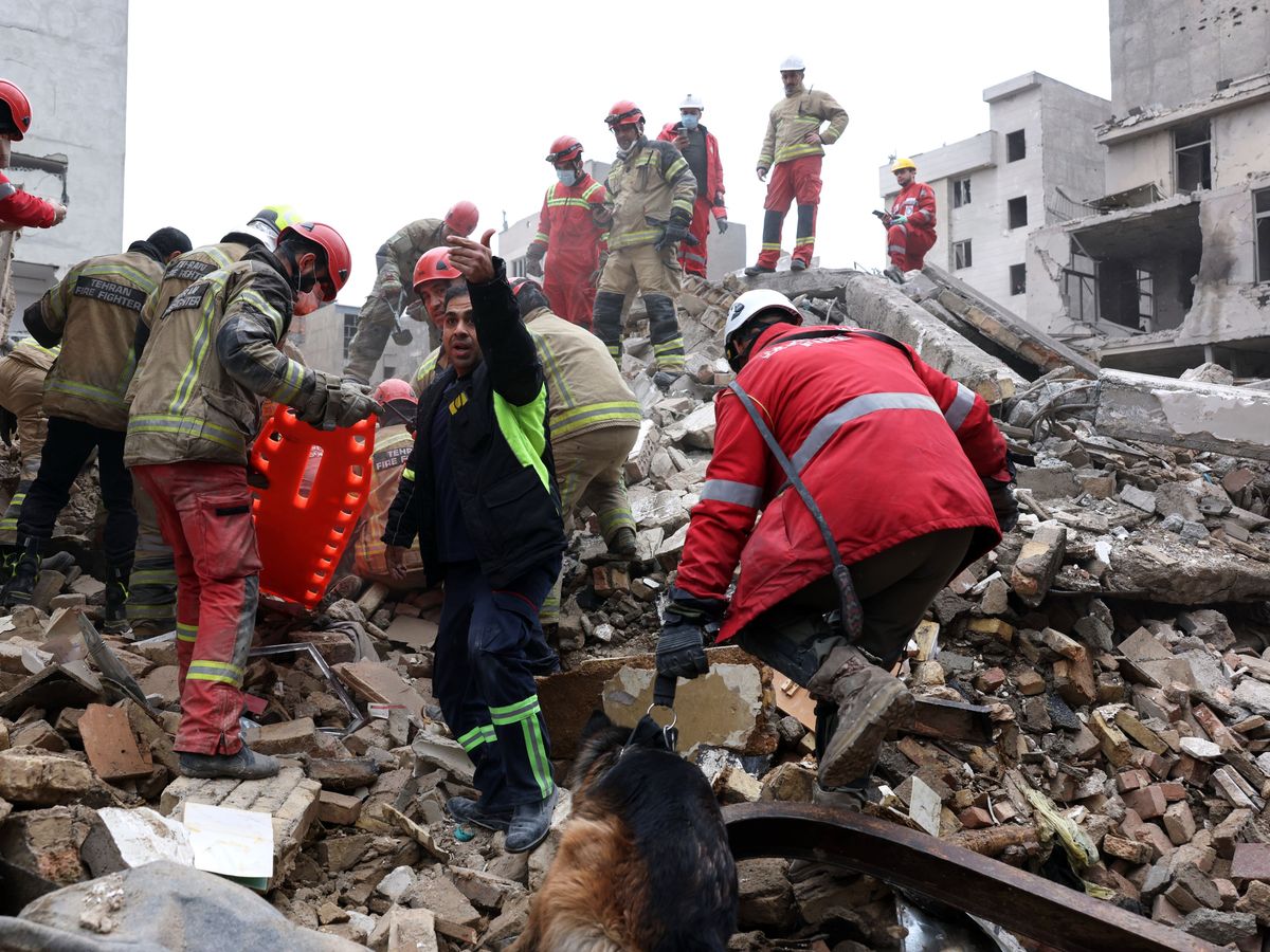 US orders 2,500 marines and assault ship to Middle East US orders 2,500 marines and assault ship to Middle East