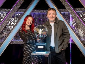 Supporting image for story: Comedian Chris McCausland becomes first blind Strictly winner