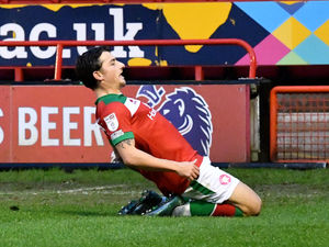 Supporting image for story: Walsall in talks with Otis Khan over new deal