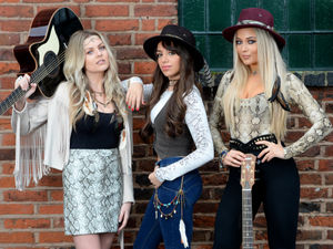 Supporting image for story: Wolverhampton unsigned trio The Adelaides drop new single ahead of US country festival