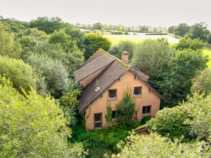 Supporting image for story: Properties and land sell for combined £1.26m at Shrewsbury auction