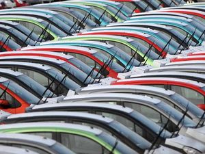 Supporting image for story: Poll: Are men and women treated equally when buying cars?