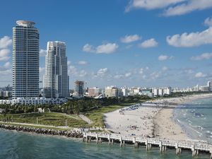 Supporting image for story: Dan Morris: Bourbon with ice was my Miami vice