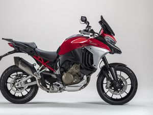 Supporting image for story: Ducati teams up with Akrapovic to offer racing exhaust unit