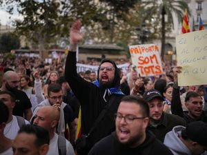 Supporting image for story: Protesters demand the resignation of Valencia leader over flood response