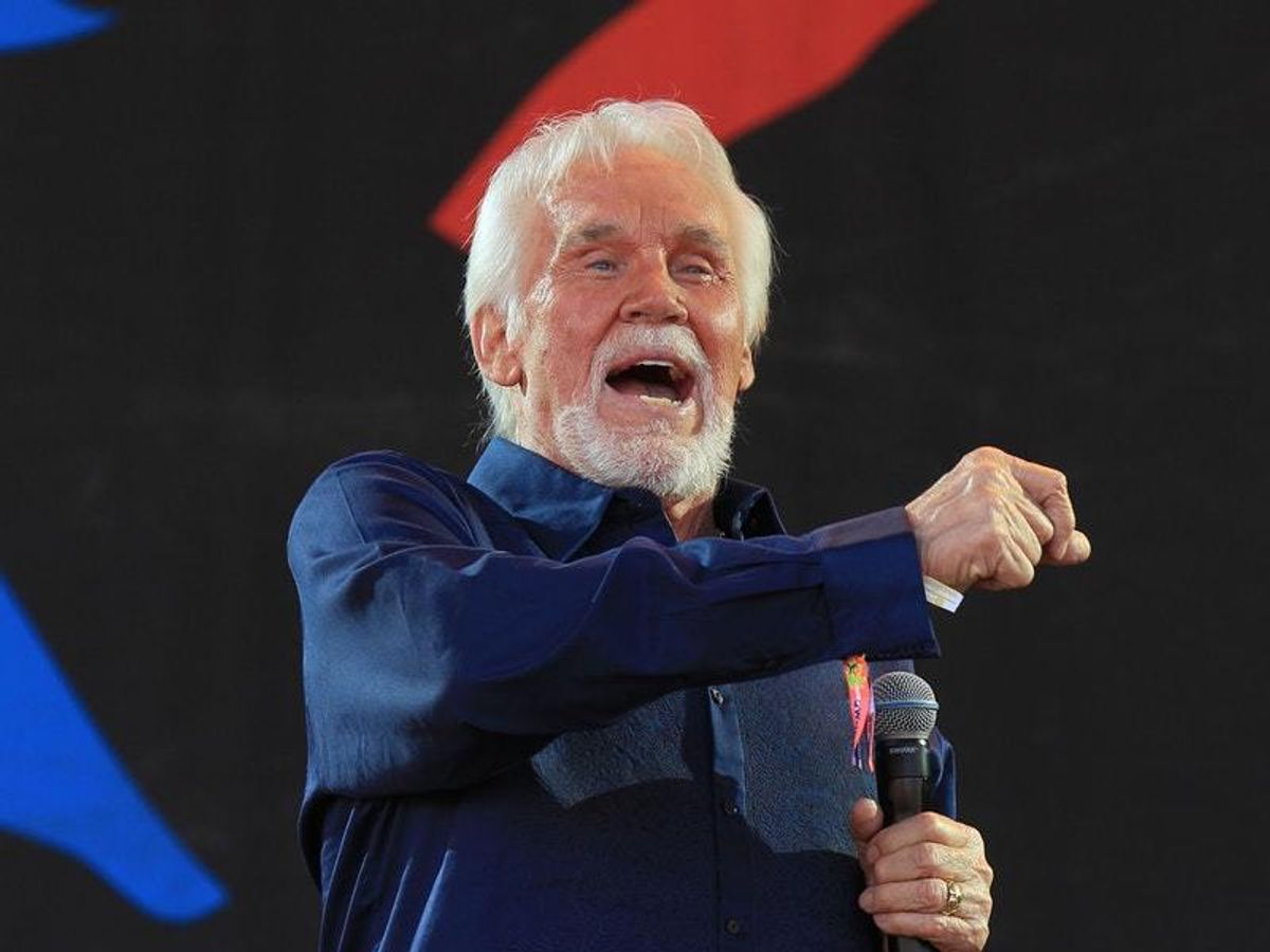 Kenny Rogers cancels UK performance and entire tour due to ill health(01)