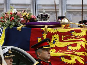 Supporting image for story: Queen’s coffin makes its final journey to Windsor Castle