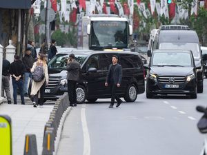 Supporting image for story: Delegations from Russia and Ukraine set to hold first peace talks in three years