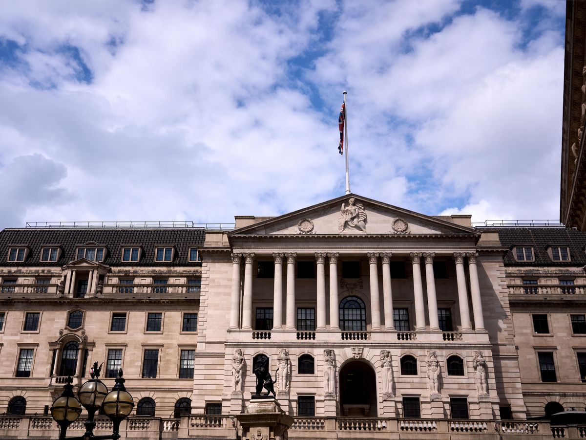 Bank lowers UK interest rates but warns ‘uncertainty’ about future cuts Bank lowers UK interest rates but warns ‘uncertainty’ about future cuts