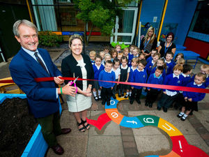 Supporting image for story: MP meets the pupils of Longlands Primary School