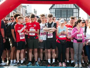 Supporting image for story: A record-breaking thousand runners and walkers take on Bridgnorth's annual challenge