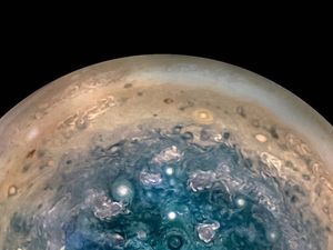 Supporting image for story: Nasa's Juno probe captures breathtaking new image of cyclones raging on Jupiter