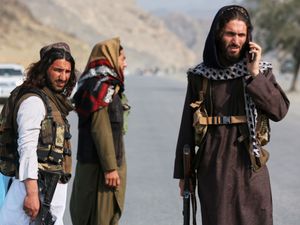 Supporting image for story: Defence minister says Pakistan in ‘open war’ with Afghanistan after new strikes