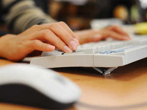 Supporting image for story: Warning over the perils of going online