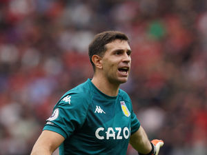 Supporting image for story: Aston Villa's Emi Martinez is singled out for high praise by Matty Cash