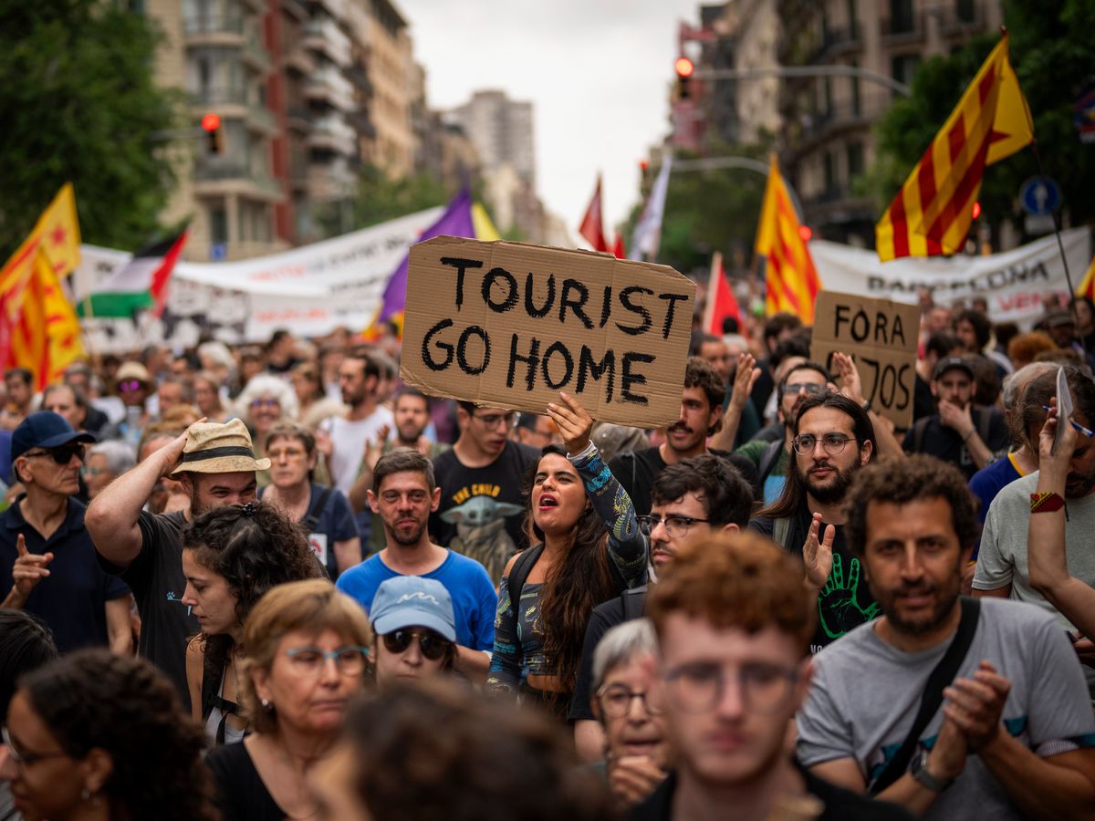 Spain orders Airbnb to block 65,000 holiday rentals over rule violations