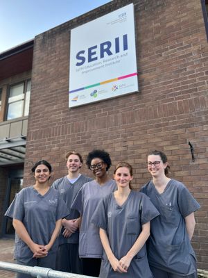 Keele Medical Students Outside The Sath Education, Research And Improvement Institute (Serii)