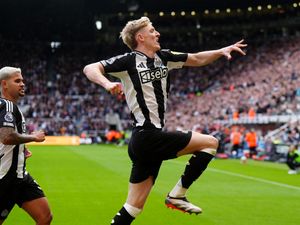 Supporting image for story: Anthony Gordon earns Newcastle a point against champions Manchester City