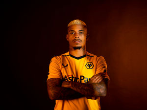 Supporting image for story: Julen Lopetegui: Mario Lemina signing can help Wolves improve