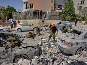 Supporting image for story: Trump ceasefire plan falters as Israel says Iran launched more missiles