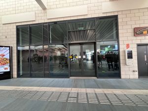 Supporting image for story: WHSmith in Wolverhampton railway station 'permanently closed'