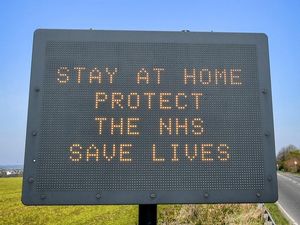 Supporting image for story: Tourists continue to flout lockdown rules to head to hotspots, police say