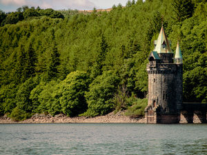 Supporting image for story: Indoor tourism and hospitality should open sooner in Wales to avoid missing out