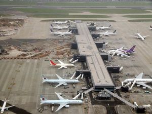 Supporting image for story: Heathrow in talks with union to stop Tuesday’s strike