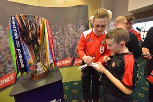 Sam Mantom meets 11-year-old fan Ethan Powell
