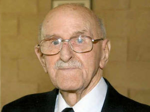 Supporting image for story: Ex-city registrar and war hero dies at 100