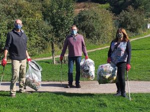 Supporting image for story: Councillors get litter picking 
