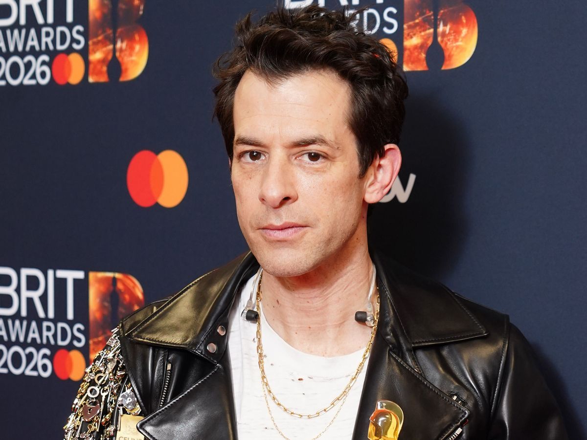 Mark Ronson remembers Amy Winehouse during Brit Award acceptance speech