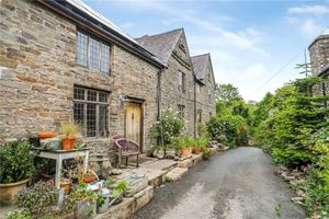 The stone-built property offers characteristic features dating back to the 1400's, picture via: Nock Deighton and Rightmove
