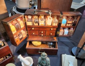 There's plenty of bargains and Bargain Hunters at this year's Countinuity Antique Home and Vintage Fair