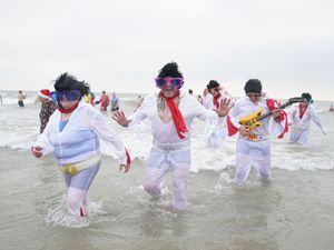 Supporting image for story: In Pictures: It’s now or never for Boxing Day dip enthusiasts