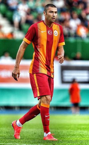 Burak Yilmaz playing for Galatasaray (Photo: Esesahmet)