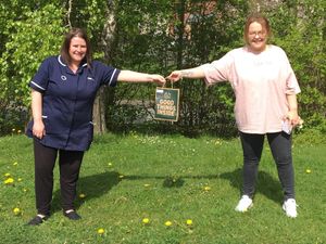 Supporting image for story: Ashlee treats caring hands to cream donation