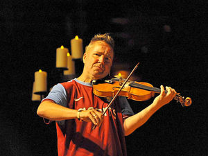Supporting image for story: Aston Villa-loving violinist Nigel Kennedy coming to Birmingham