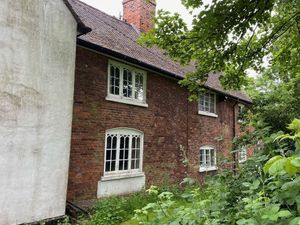 Supporting image for story: Roof tile danger to city’s historic hall resolved
