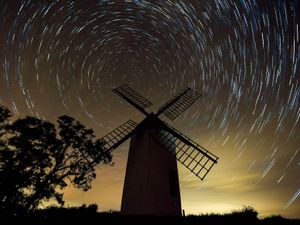 Supporting image for story: Shooting stars visible across the UK in annual Perseid meteor shower