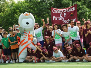 Supporting image for story: London Olympic mascot Wenlock comes home