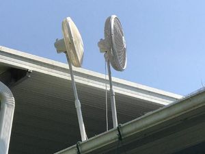 Supporting image for story: People are trying to blow Hurricane Irma away with fans