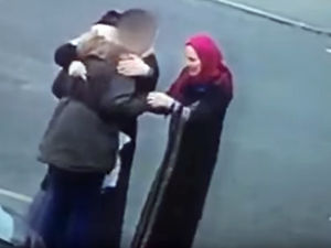 Supporting image for story: 'Hugger muggers' caught on video stealing jewellery as they thank victim for help