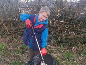 Supporting image for story: Youngster sets example to shame litter dumpers