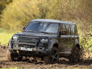 Supporting image for story: Driving a 400bhp Land Rover Defender from the new James Bond film is a wild experience