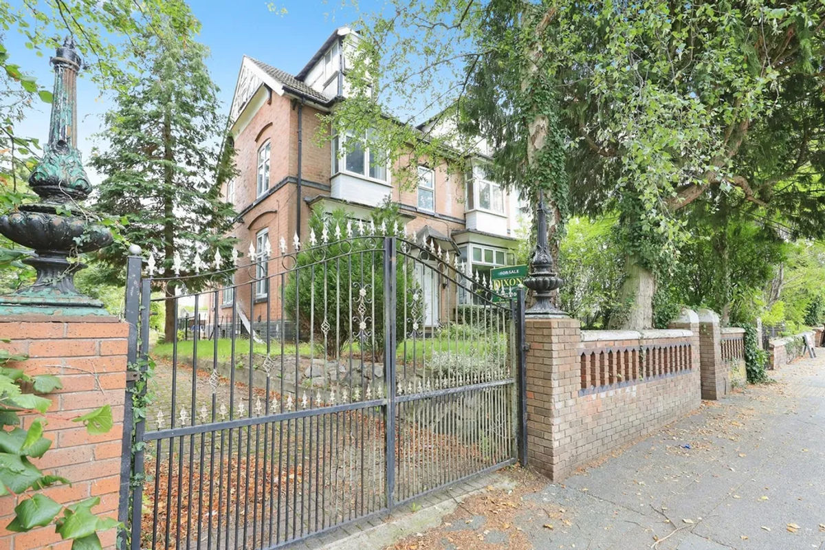 Inside 'bargain' 6-bedroom house in Wolverhampton 'with huge potential' if you are willing to put in some extra investment and work