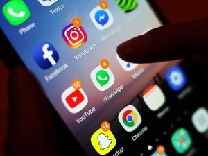 Supporting image for story: Instagram rolls out catch-up feature